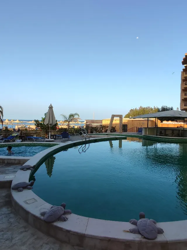 1BR Apartment with Private Beach — Hurghada · Al Ahyaa, Egypt — photo 2
